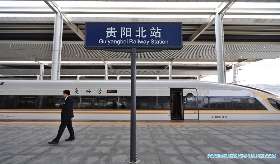 Trem-bala Fuxing inicia operação no sudoeste da China