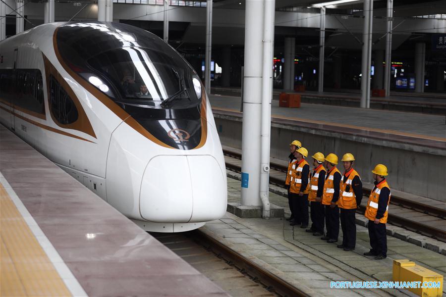 Trem-bala Fuxing inicia operação no sudoeste da China