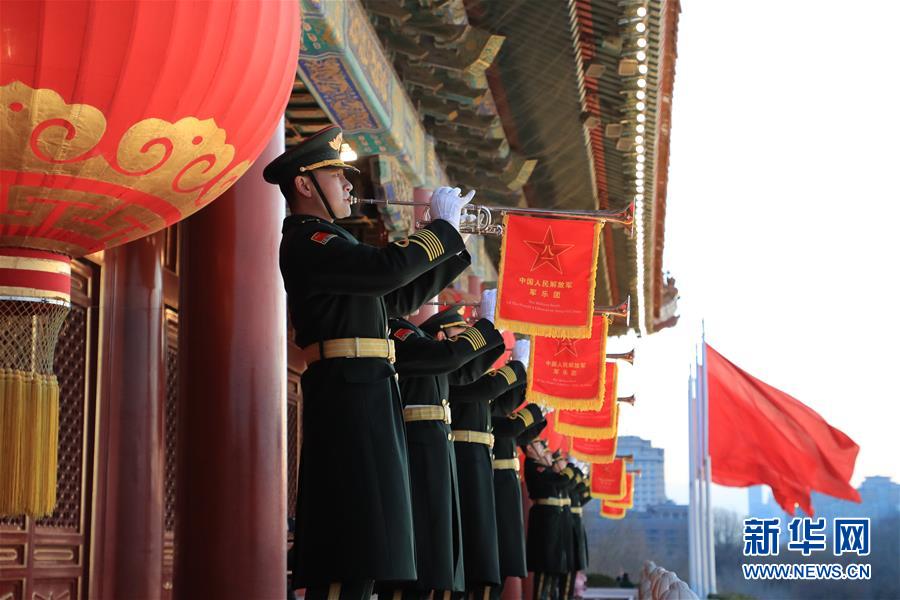 ELP assume deveres de hasteamento de bandeira na Praça Tian'anmen no Ano Novo