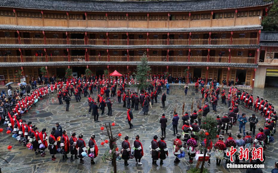Galeria: Comunidades da etnia Dong preparam a chegada do festival de Dongnian