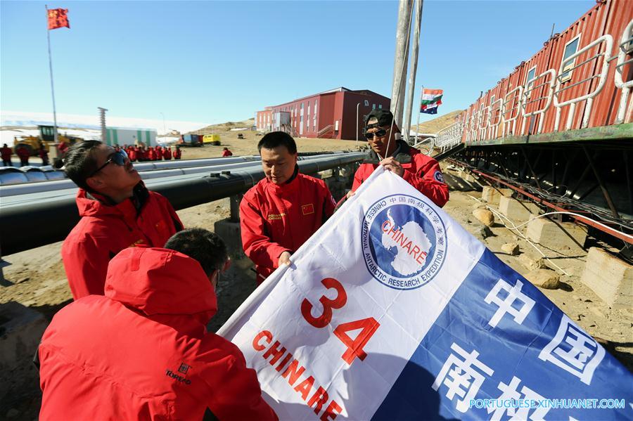 Quebra-gelo chinês Xuelong deixa a estação de Zhongshan
