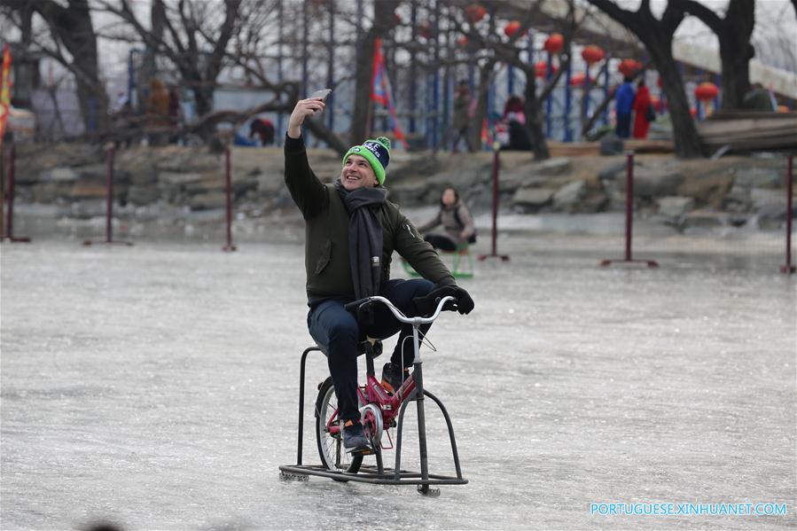 Pista de patinação no Palácio de Verão em Beijing