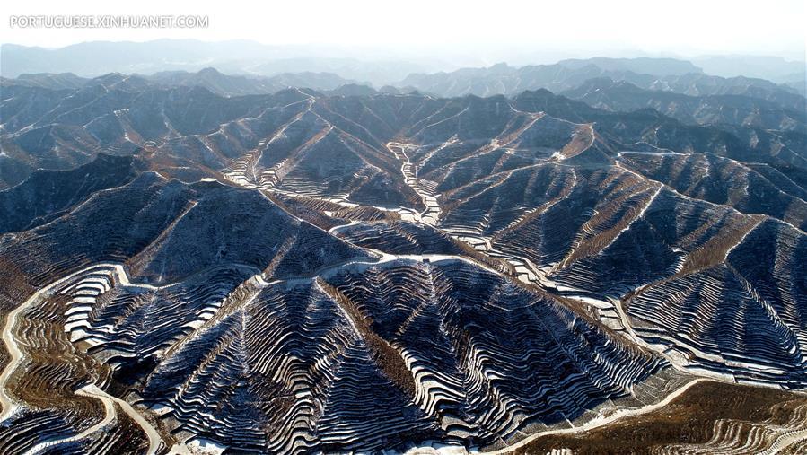 Terraços cobertos de neve em Hebei