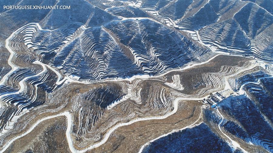 Terraços cobertos de neve em Hebei