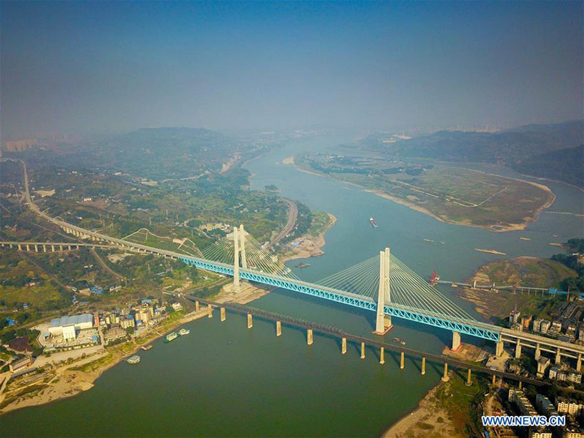 Nova ponte ferroviária de Baishatuo no Rio Yangtze concluída no sudoeste da China