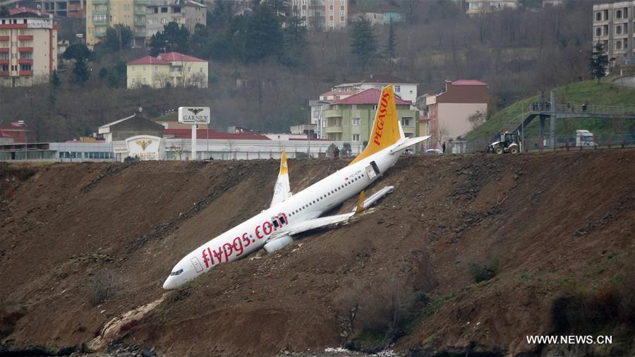 Avião turco sai da pista ao aterrissar na Turquia