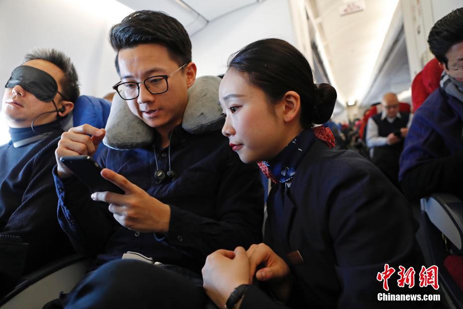 Duas companhias aéreas chinesas desbloqueiam serviço de Wi-Fi a bordo