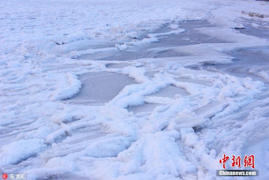 Galeria: Baía no mar Bohai congela com chegada de frente fria