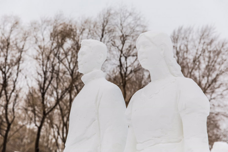 Galeria: esculturas de neve em homenagem a histórias de amor
