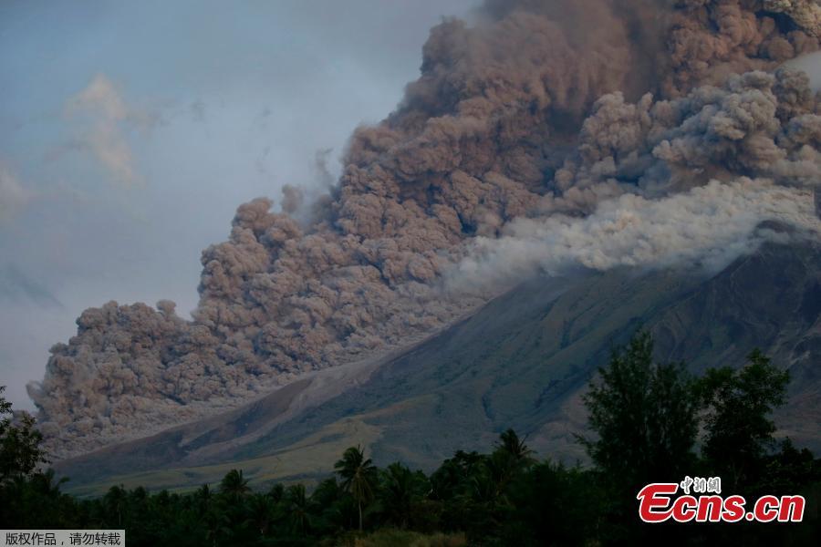 Filipinas: Vulcão em erupção obriga à evacuação de milhares de pessoas