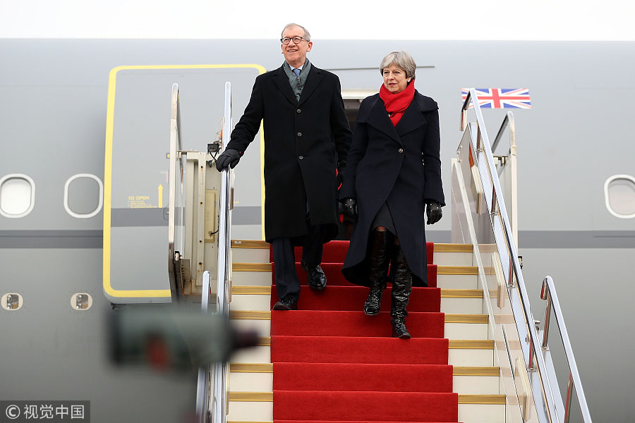 Primeira-ministra britânica chega a Wuhan, iniciando visita oficial à China