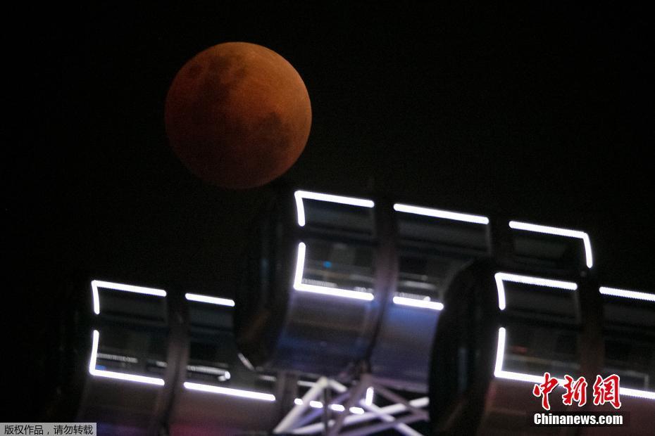 Eclipse lunar e “superlua azul de sangue” observados em toda a China