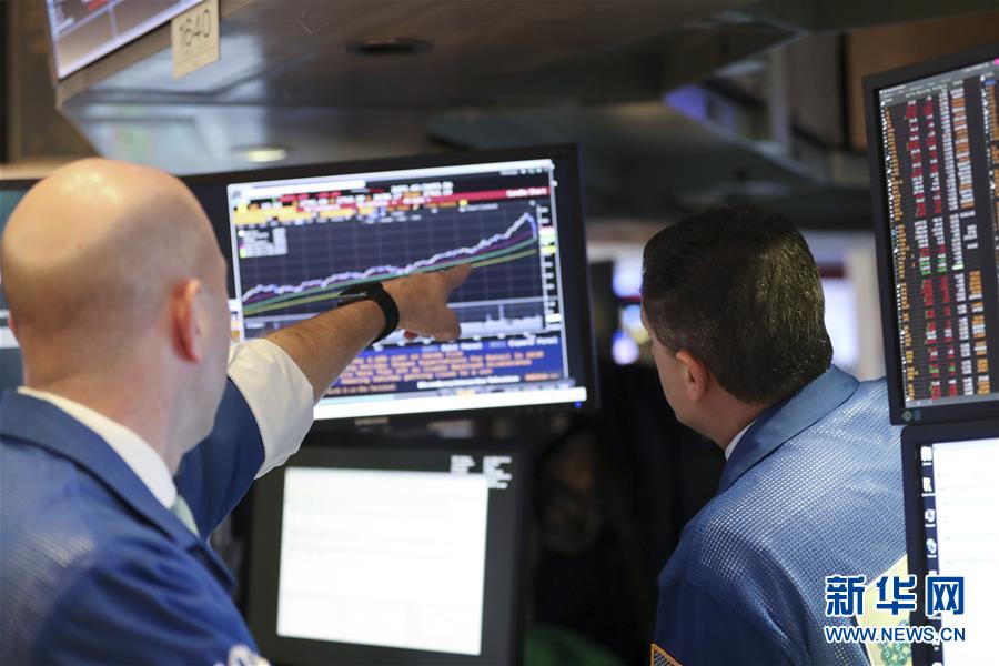 Dow mergulha mais de 1100 pontos enquanto vendas são tomadas de pânico