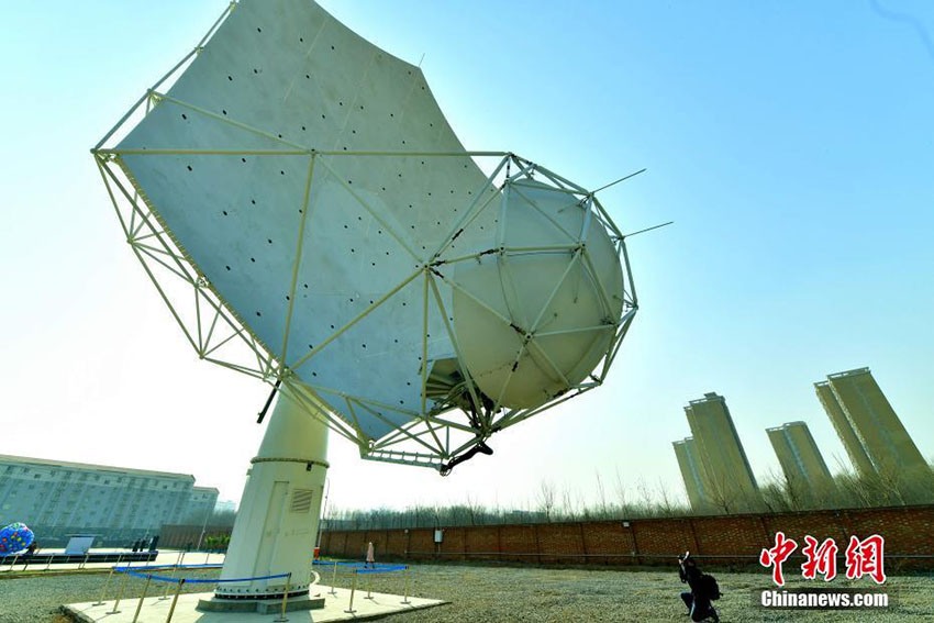 Protótipo de antena parabólica de super-telescópio SKA é montado na China