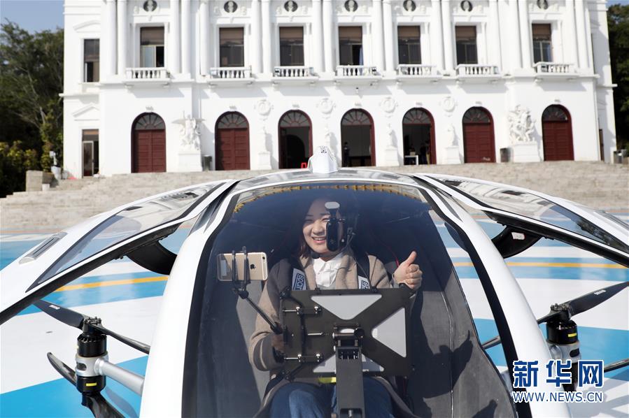 Primeiro drone de passageiros realiza voo inaugural na China