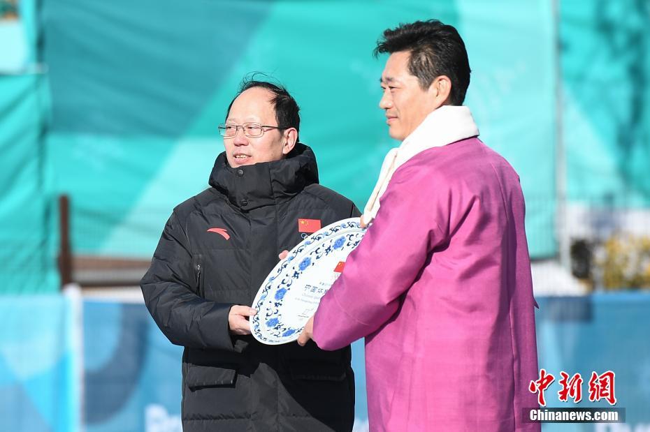 Galeria: cerimônia de hasteamento da bandeira chinesa na Vila Olímpica de Gangneung