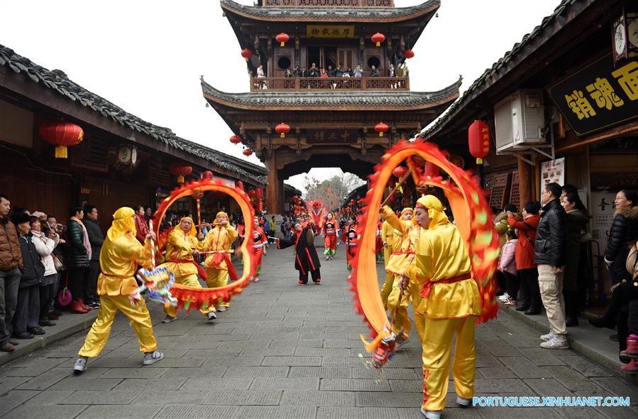 Apresentações folclóricas celebram Festival da Primavera em Langzhong