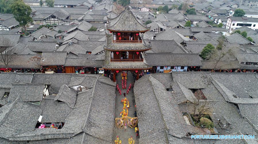 Apresentações folclóricas celebram Festival da Primavera em Langzhong