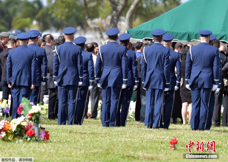 Jovem de origem chinesa morto em tiroteio honrado pelo Exército dos EUA 