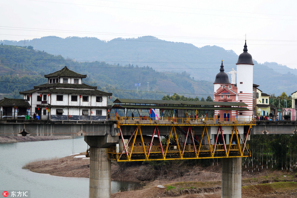 Galeria: Ponte em Chongqing combina arquitetura chinesa e ocidental