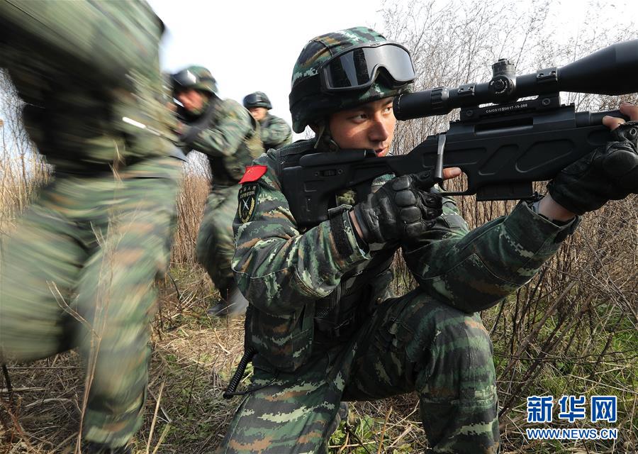 Polícia Armada realiza treinamento em Shangai