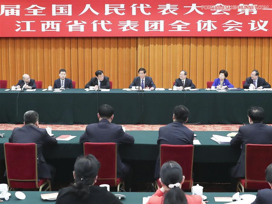 Líderes de alto escalão se reúnem com legisladores nacionais e destacam status de núcleo de Xi