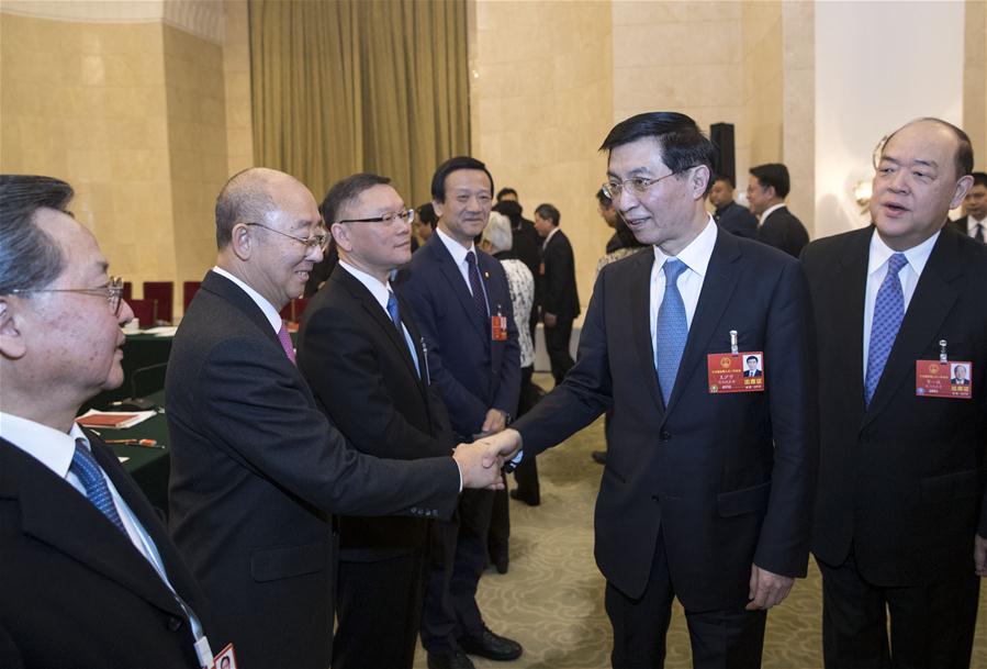 Premiê chinês enfatiza reforma, abertura e bem-estar do povo