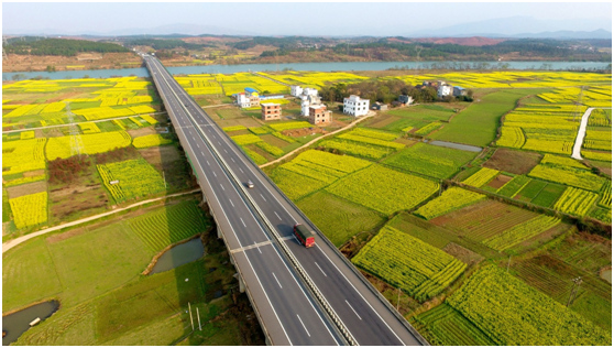 Ponte Xiaoshui, parte da auto-estrada que liga Xiamen e Chengdu, a 4 de março.