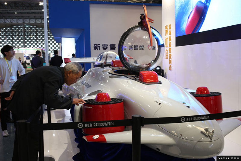 “Rainbow Fish”, um submergível com capacidade de mergulho até 10.000m, apresentado na Feira Internacional de Importação e Exportação de Tecnologia de Shanghai.