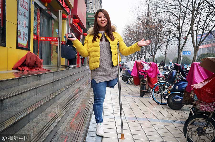 Chinesa com perna amputada consegue rendimentos elevados através do seu trabalho