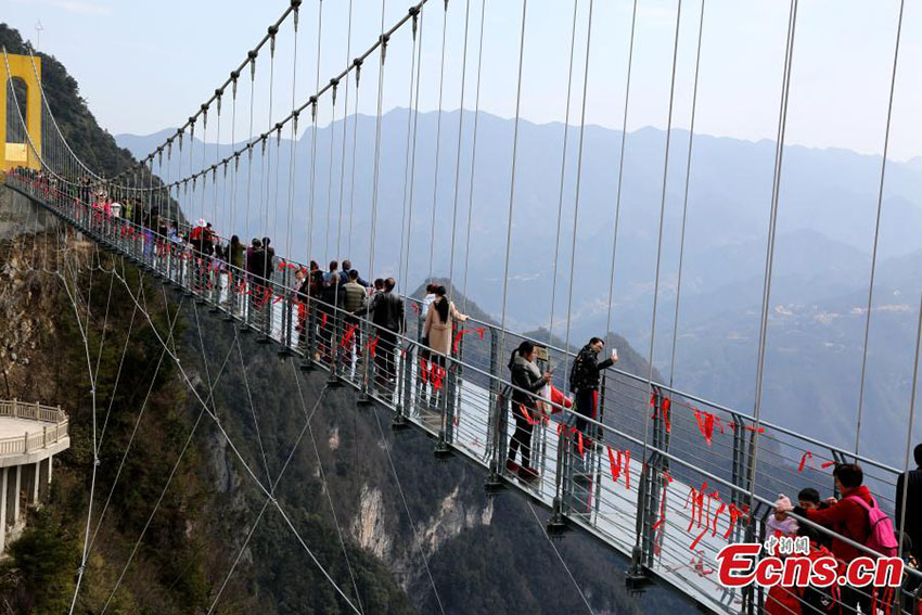Ponte de vidro mais alta da China aberta ao pÃºblico
