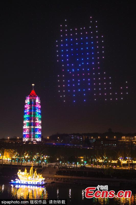 Drones criam show luminoso em Nanjing