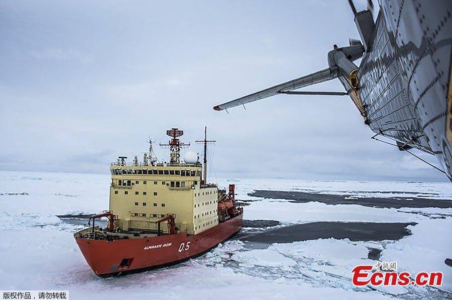 Marinha argentina resgata cientistas americanos na Antártida