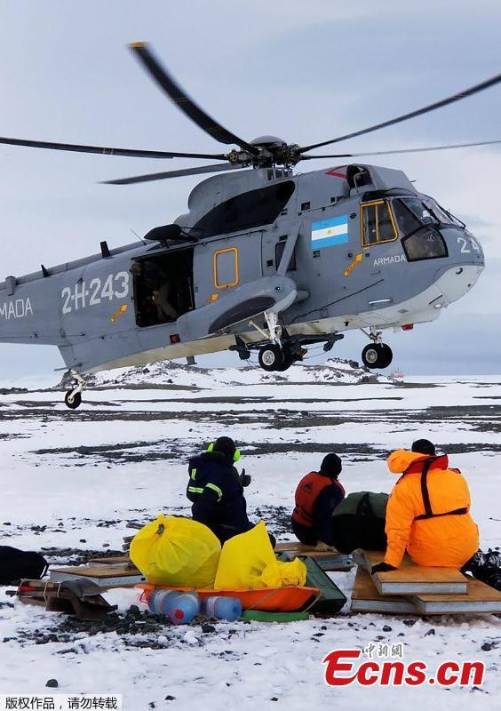 Marinha argentina resgata cientistas americanos na Antártida
