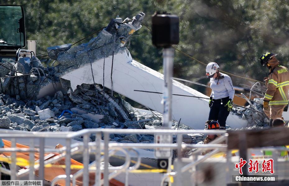 Queda de ponte pedonal na Universidade Internacional da Flórida deixa vários mortos e feridos
