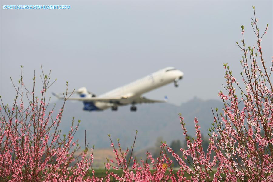 Paisagem do Aeroporto Bijie Feixiong em Guizhou
