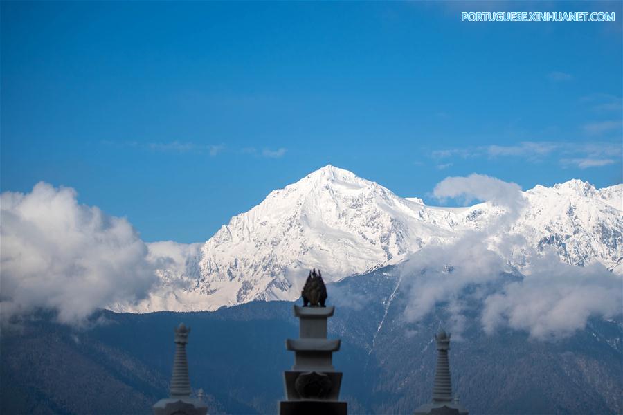 Paisagens da Sub-região Autônoma Tibetana de Diqing em Yunnan