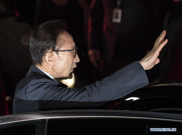 Ex-presidente sul-coreano Lee Myung-bak sob custódia por acusações de corrupção