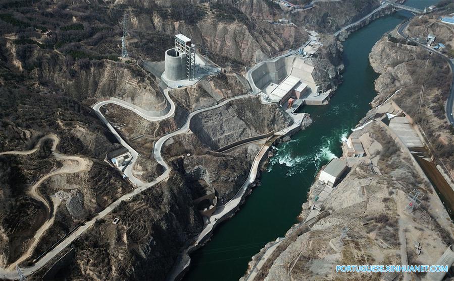 Vista aérea do Reservatório de Liujiaxia em Gansu, noroeste da China