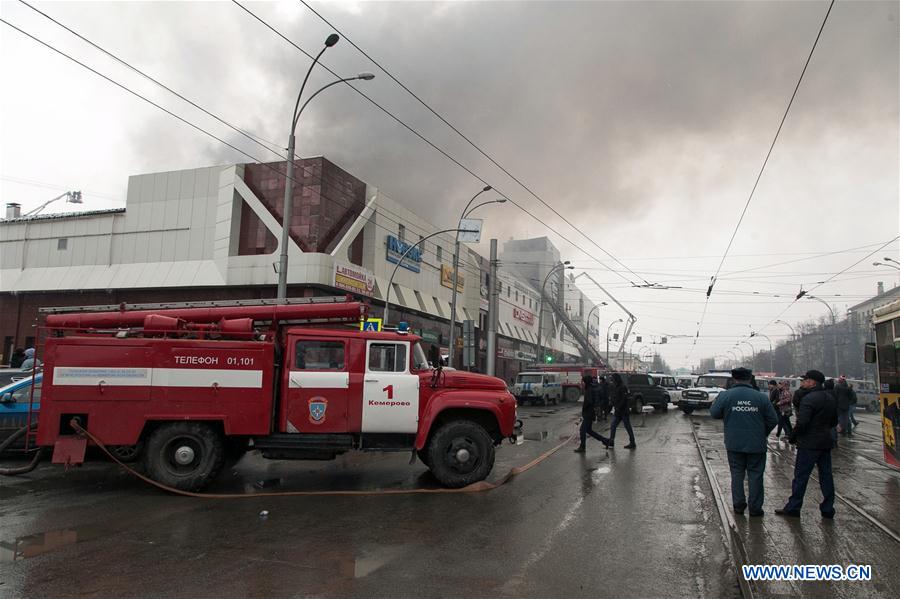 Pelo menos 37 mortes registradas em incêndio num centro comercial russo