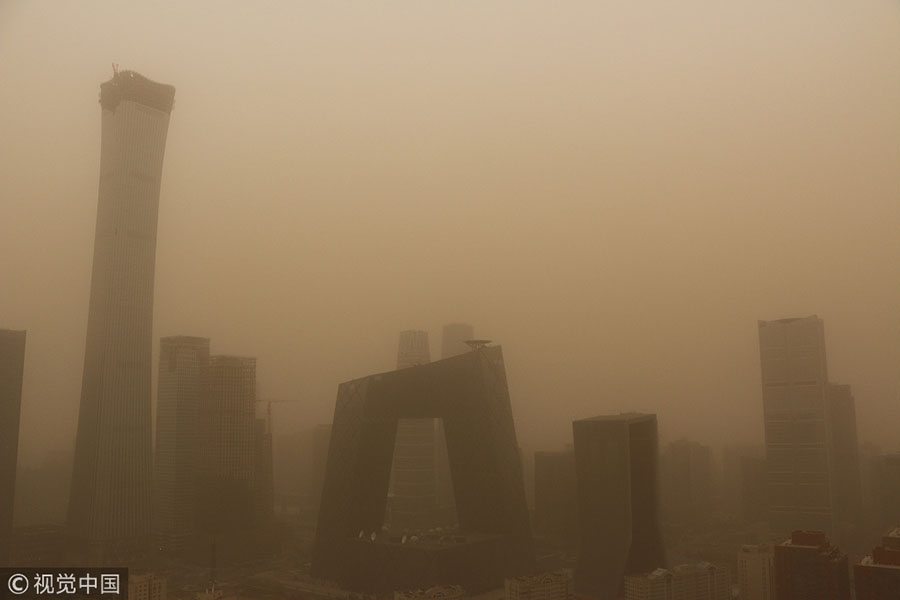 Tempestade de areia cobre norte da China com manto de poeira