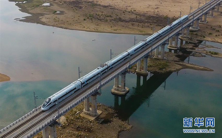 Galeria: Primeira ferrovia circular de alta velocidade do mundo promove turismo na ilha de Hainan