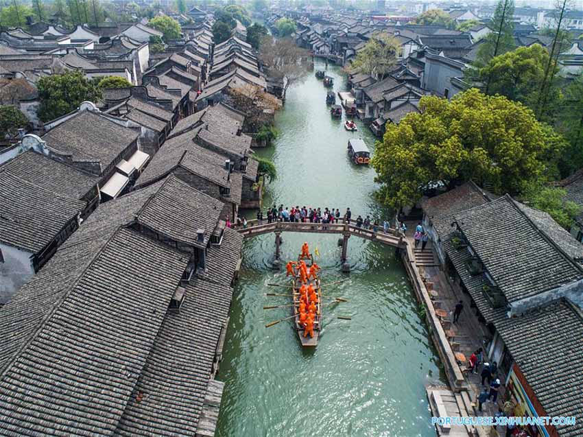 Feira de templo na histórica cidade de Wuzhen