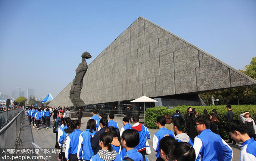Museu em Memória das Vítimas do Massacre de Nanjing com número elevado de visitantes antes do Festival Qingming
