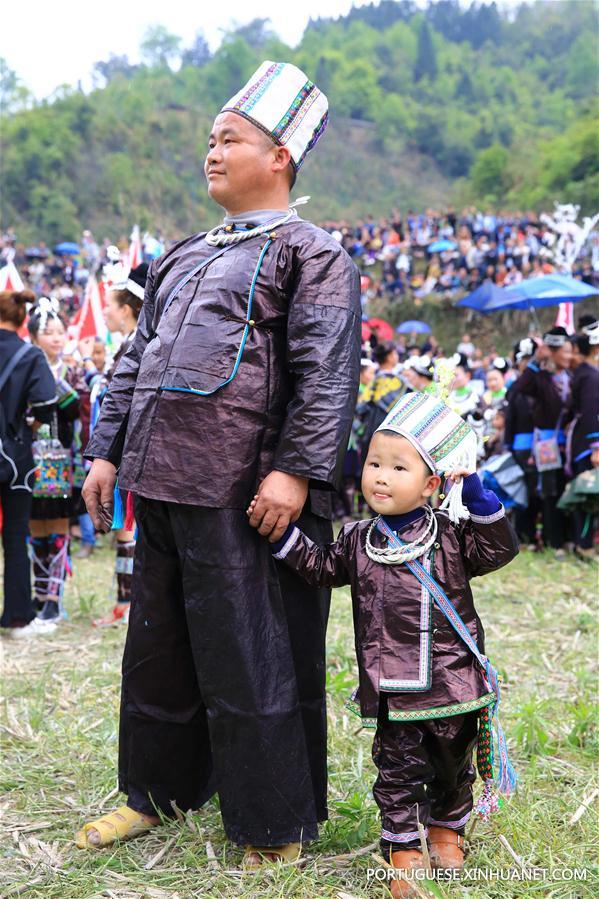 Festival de Luta Livre reúne pessoas de diversas etnias em Guizhou