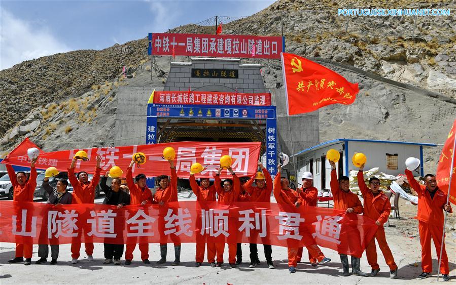 Chega ao fim perfuração do túnel Galashan em Lhasa, sudoeste da China