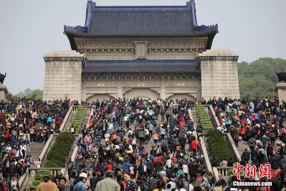 China registra 100 milhões de viagens dentro do país durante Festival Qingming