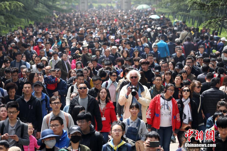 China registra 100 milhões de viagens dentro do país durante Festival Qingming