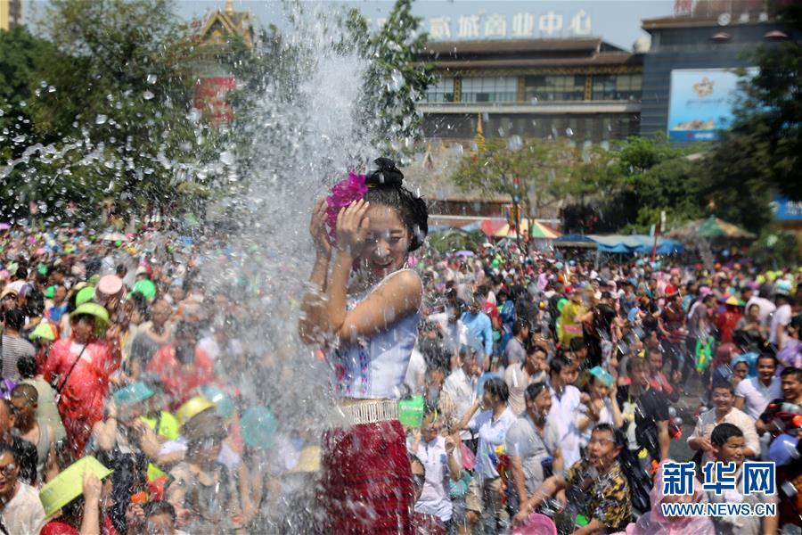 Yunnan realiza Festival de Aspersão de Água