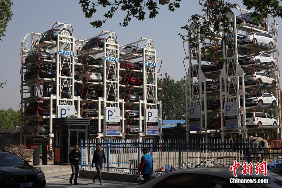 Galeria: Parque de estacionamento vertical resolve problema de falta de espaço em Nanjing